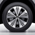 18 Zoll Felgensatz EQA H243 5-Speichen-Rad glanzgedreht schwarz Original Mercedes-Benz